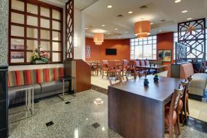 Posezení v ubytování Drury Inn & Suites Findlay