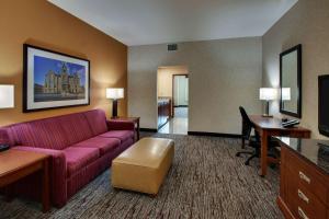 Posezení v ubytování Drury Inn & Suites Findlay