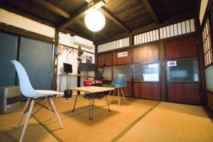 a room with three chairs and a table in it at Minsyuku Mirai - Vacation STAY 94810v in Tokamachi