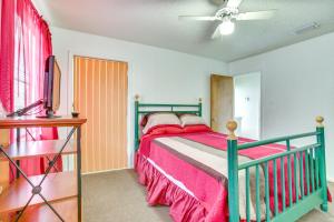 a bedroom with a bed and a ceiling fan at Convenient Harvey Apt - 12 Mi to French Quarter! in Harvey
