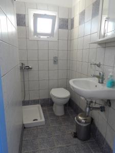 Kúpeľňa v ubytovaní Akti Pension + 21 fotografií