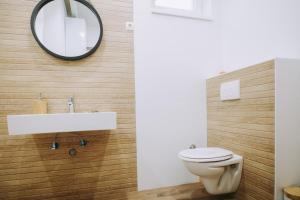 Bathroom sa Holiday house with a parking space Vukovar, Slavonija - 22809