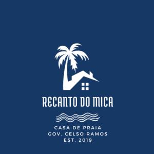 un logo per un resort con una palma e una casa di Recanto do Mica a Governador Celso Ramos