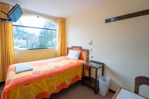 Katil atau katil-katil dalam bilik di YARAVI Hostal Restaurante