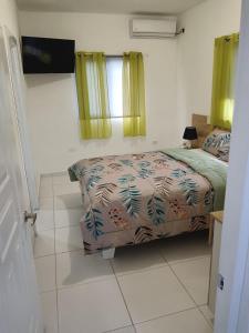 Lova arba lovos apgyvendinimo įstaigoje Acogedor apartamento Verón Punta Cana