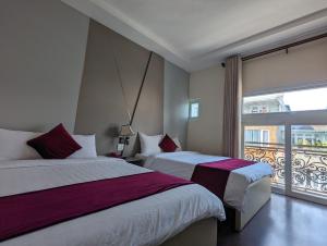 Postel nebo postele na pokoji v ubytování Vy Anh Đà Lạt Hotel
