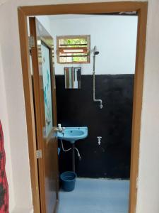 Koupelna v ubytování 152-Abhaya Place Homestay