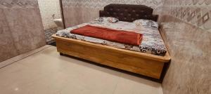 Voodi või voodid majutusasutuse Pandit niwas toas