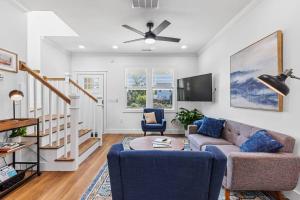 a living room with a couch and a ceiling fan at New•Downtown• OneTreeHill Bridge in Wilmington