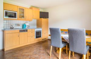 Kuchnia lub aneks kuchenny w obiekcie Chalet Matzhof