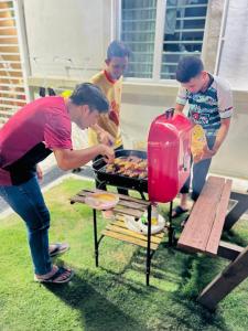 Επισκέπτες που μένουν στο EnaBella Homestay Pool Melaka