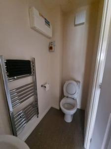 a small bathroom with a toilet and a sink at 3 bed house - Milton Keynes - Countess Plaza in Broughton