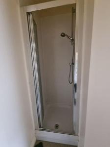 a shower with a glass door in a bathroom at 3 bed house - Milton Keynes - Countess Plaza in Broughton