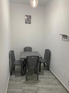 a dining room table and chairs in a room at Barbarous in Ajim