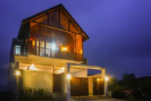 a house with a balcony on top of it at night at Villa Pande Buyan in Bedugul