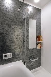 Un baño de 【光の屋】「整栋日式一户建」天下茶屋駅徒步4分 難波、道顿堀、関西空港へ直达 33 fotos más