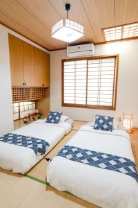 Una cama o camas en una habitación de 【光の屋】「整栋日式一户建」天下茶屋駅徒步4分 難波、道顿堀、関西空港へ直达