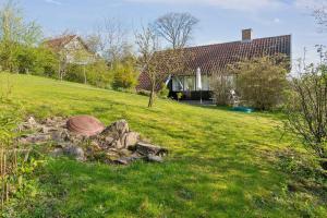 En have udenfor Idyllic Holiday Home Near Cliffs And Beach