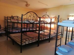 a group of bunk beds in a room at ศูนย์สัมมนาอาร์มทอง in Ban Khlong Kathon