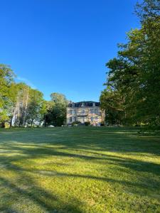 Vonkajšia záhrada v ubytovaní Chateau du Grand Lucay