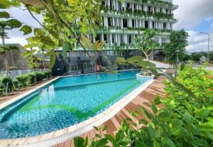 a swimming pool in front of a building at Happy House Quy Nhơn in Quy Nhon