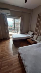 Un pat sau paturi într-o cameră la Hotel Blossom