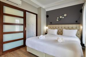 Postel nebo postele na pokoji v ubytování Nival Luxury Suites