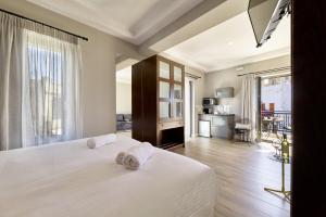 Postel nebo postele na pokoji v ubytování Nival Luxury Suites