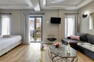 Postel nebo postele na pokoji v ubytování Nival Luxury Suites