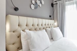 Postel nebo postele na pokoji v ubytování Nival Luxury Suites