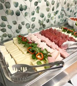 Makanan di atau di tempat lain dekat hotel