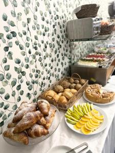 Makanan di atau di tempat lain dekat hotel