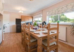 a kitchen and dining room with a wooden table and chairs at Erw Las in Ciliau-Aeron
