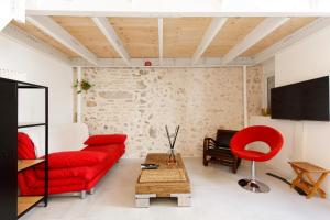 Seating area sa Incredible loft in Vieil Antibes with AC
