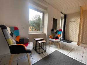 Posezení v ubytování L'Oustal Des Dômes