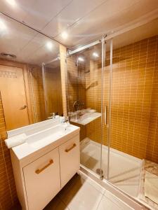 a bathroom with a sink and a shower at RELAX APARTAMENTO Playa Fenals in Lloret de Mar