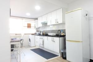 Kuchyň nebo kuchyňský kout v ubytování Gypsy Budget Room Shared Flat