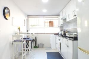 Kuchyň nebo kuchyňský kout v ubytování Gypsy Budget Room Shared Flat