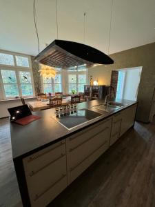 a kitchen with a sink and a counter top at Klimaanlage, 5 Sterne Villa Bahnhoftraum, 333 qm, 1200qm Garten, virtueller Rundgang, Dachterrasse, Whirlpoolbadewanne in Braunfels