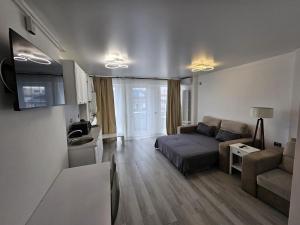 TV a/nebo společenská místnost v ubytování Studiou Next by The sea Alezzi N10