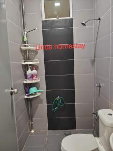 Ένα μπάνιο στο Linda Homestay Gong Badak UMT UnisZa Terengganu