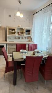 Η κουζίνα ή μικρή κουζίνα στο Apartament przy Rynku Białówny