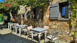 Reštaurácia alebo iné gastronomické zariadenie v ubytovaní Mahzen by d'Azur