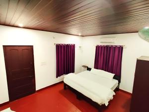 Posteľ alebo postele v izbe v ubytovaní Humble Nest Coorg