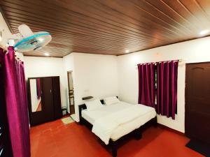 Posteľ alebo postele v izbe v ubytovaní Humble Nest Coorg