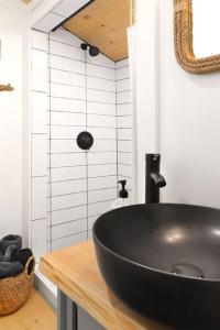 Φωτογραφία από το άλμπουμ του Rustic Luxe 'Fort Camp' Retreat σε Walsh Landing