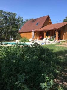 Κήπος έξω από το Maison Espech, piscine privée chauffée, Dordogne
