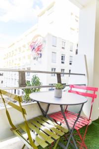 a table and two chairs on a balcony at Studio en Hyper Centre ! avec grande terrasse, Palais des Papes à 1 min in Avignon