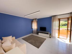a blue living room with a couch and a tv at A casa di Roberta in Francavilla al Mare