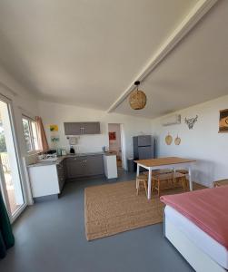 a living room with a table and a kitchen at Mas Constantin in Salin-de-Giraud